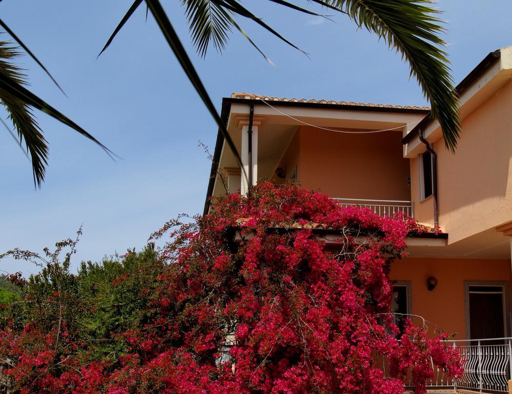 Hotel Baja Azzurra Bari Sardo Exterior foto